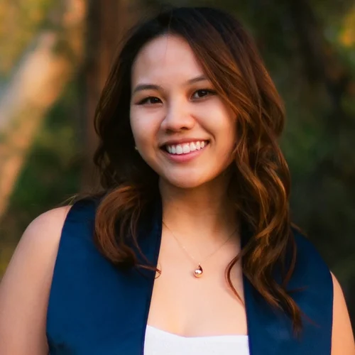 Caitlyn Pham headshot